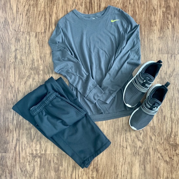 Nike men’s long-sleeve training top - Picture 2 of 8